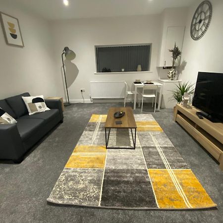 1 Bedroom Apartments In Bolton Town Centre ภายนอก รูปภาพ